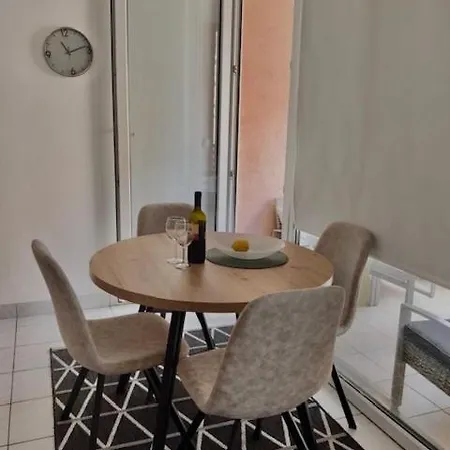 Histria Apartment *